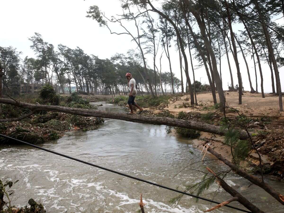 Weather Update: मौसम विभाग ने इन जगहों के लिए जारी किया ‘ऑरेंज अलर्ट’, जानें अपने शहर का हाल
