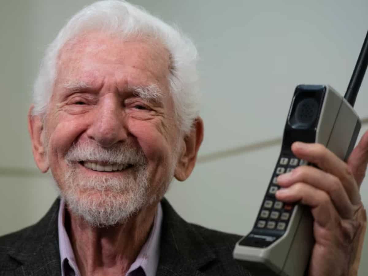 51 साल पहले आज के दिन पहली बार बोला गया था 'Hello', जानें कैसे शुरू हुआ मोबाइल का सफर
