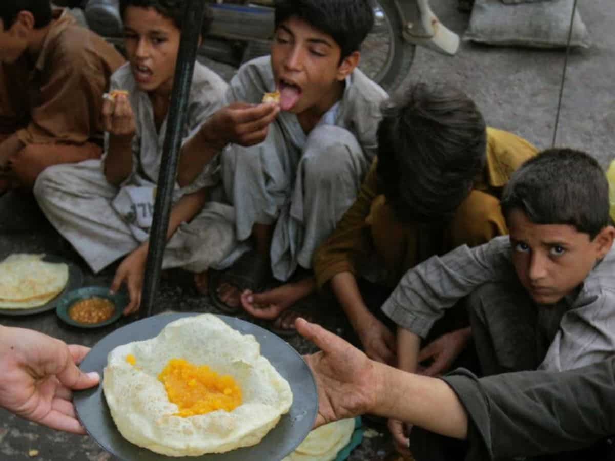 कंगाल होने की कगार पर खड़ा है 'पड़ोसी मुल्क' पाकिस्तान, 1 करोड़ नए लोग हो सकते हैं गरीबी का शिकार
