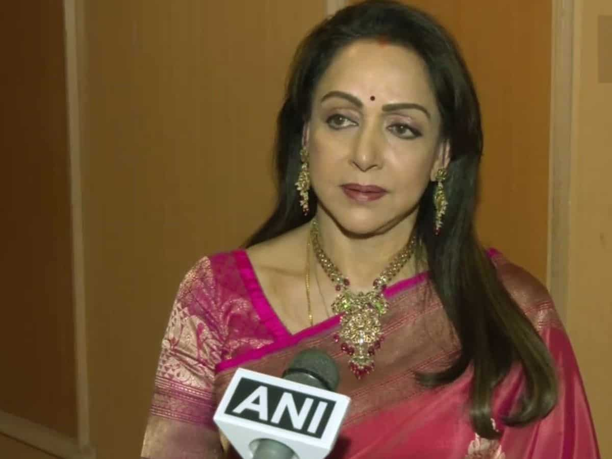 Hema Malini Net Worth: अरबपति हैं 'ड्रीमगर्ल', करोड़ों के जेवरात और 6 महंगी कारें...जानें मथुरा सांसद की नेटवर्थ