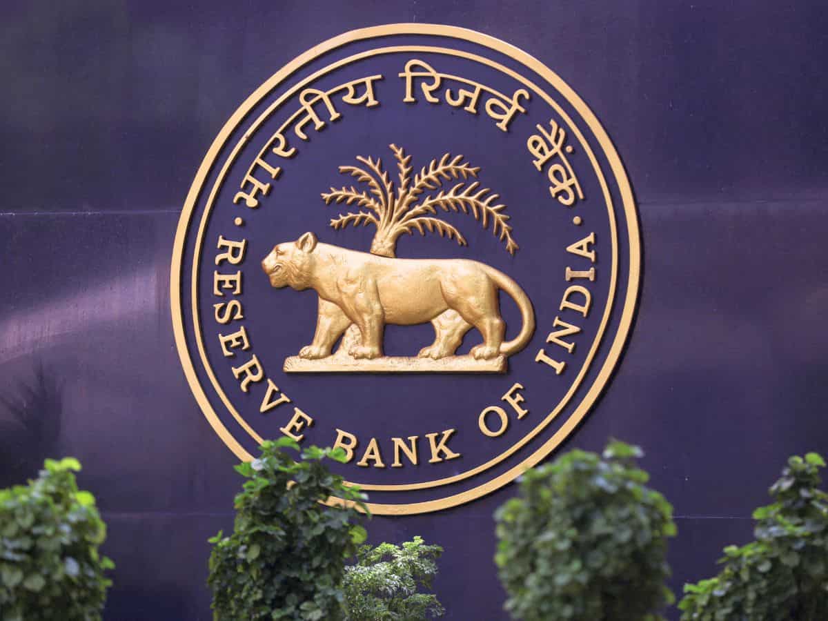 इस बड़े प्राइवेट बैंक पर RBI ने थोपा ₹1 करोड़ का जुर्माना, जानें ग्राहकों पर क्या होगा असर