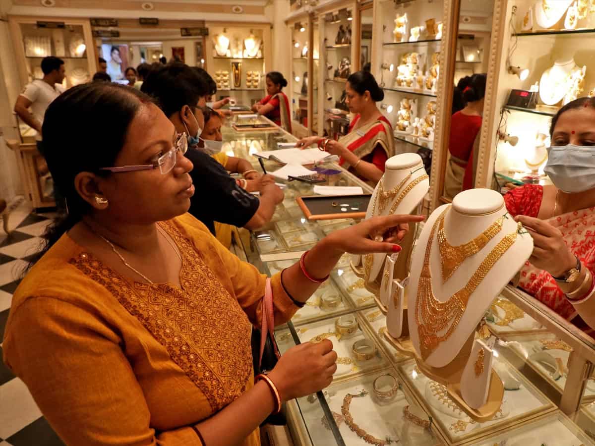 Q4 में 34 फीसदी बढ़ा Kalyan Jewellers का रेवेन्यू, भारत में खोले 75 नए शोरूम, एक साल में शेयर ने दिया 311% रिटर्न