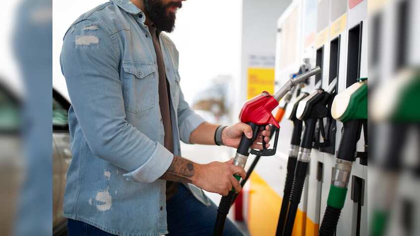 Petrol-Diesel Price 6th April: कच्चा तेल पहुंचा 90 डॉलर के पार, जानिए अब कितने रुपये में मिल रहा है डीजल-पेट्रोल