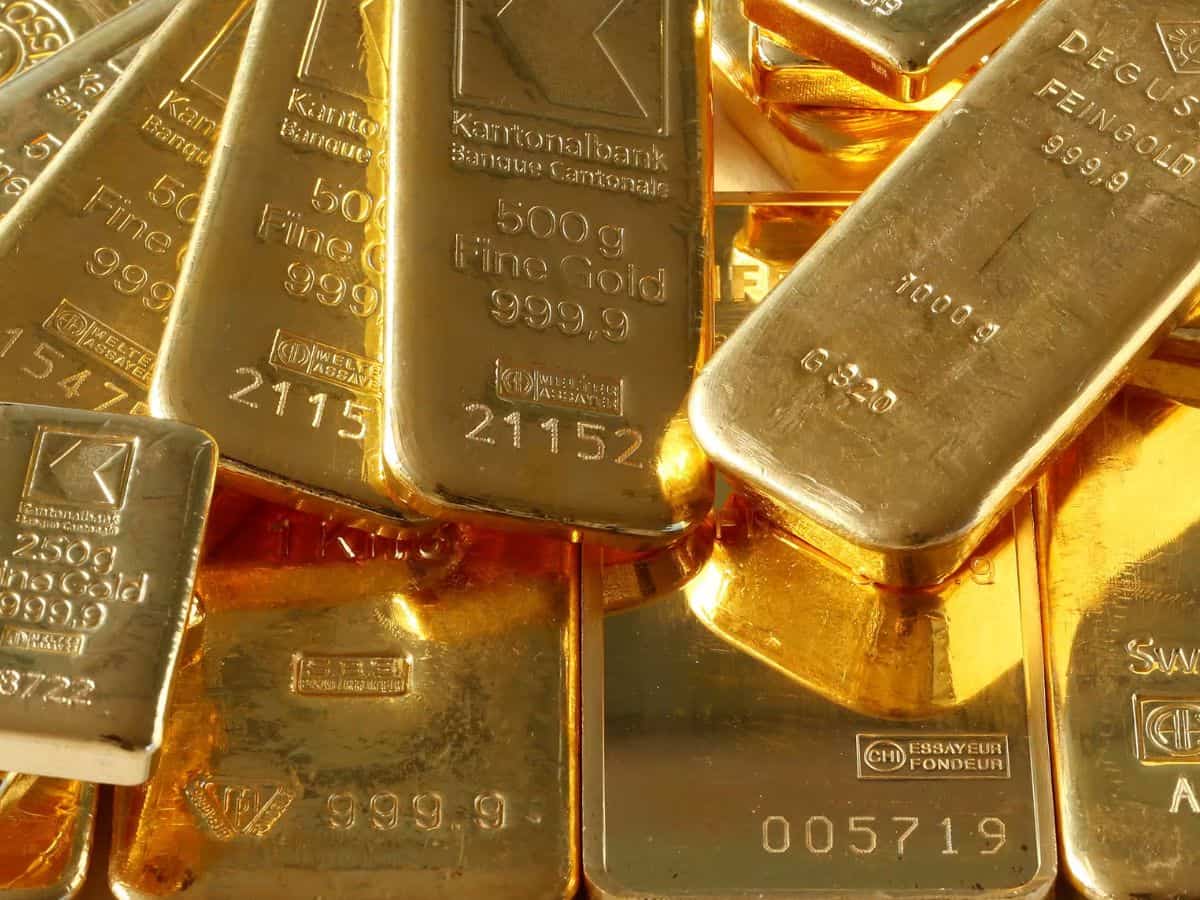 तेजी पकड़ रहा है सोना...Gold ETF में किया गया निवेश करा सकता है बड़ा फायदा, जान लें इसके फायदे