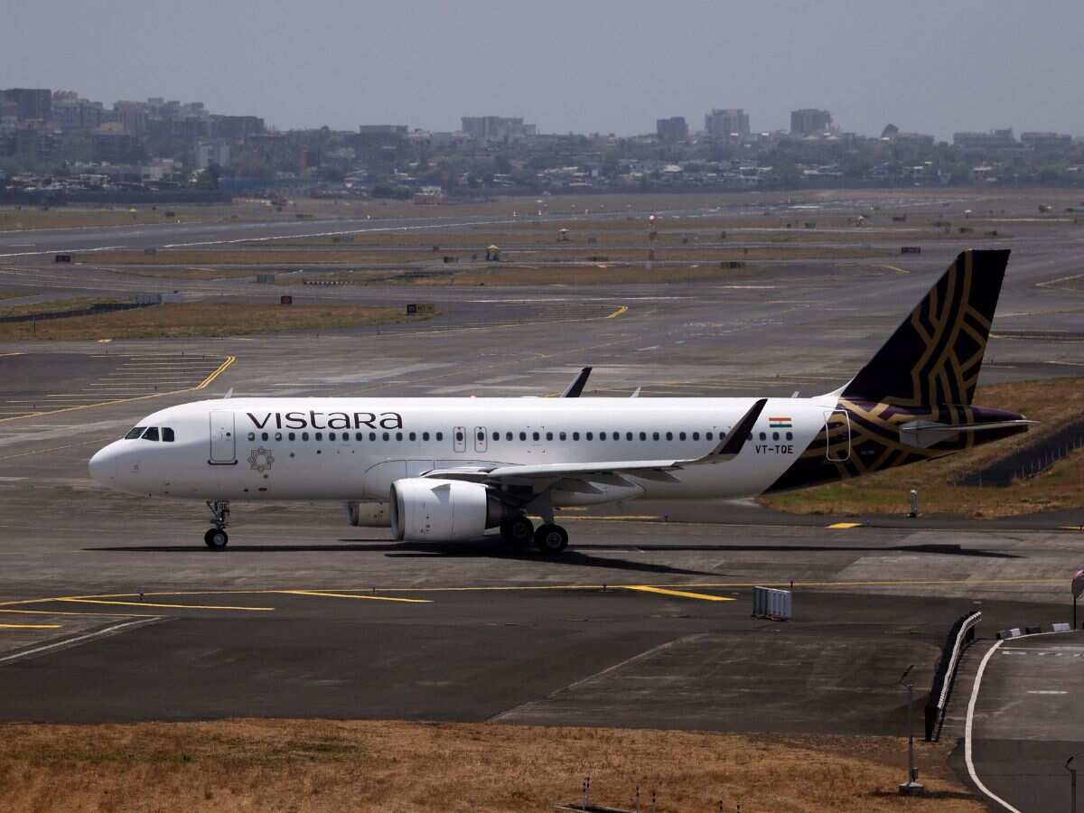 Vistara: दिल्ली से गोवा जा रही विस्तारा की फ्लाइट ने मुंबई एयरपोर्ट पर की लैंडिंग, एयरलाइन ने बताई इसकी वजह