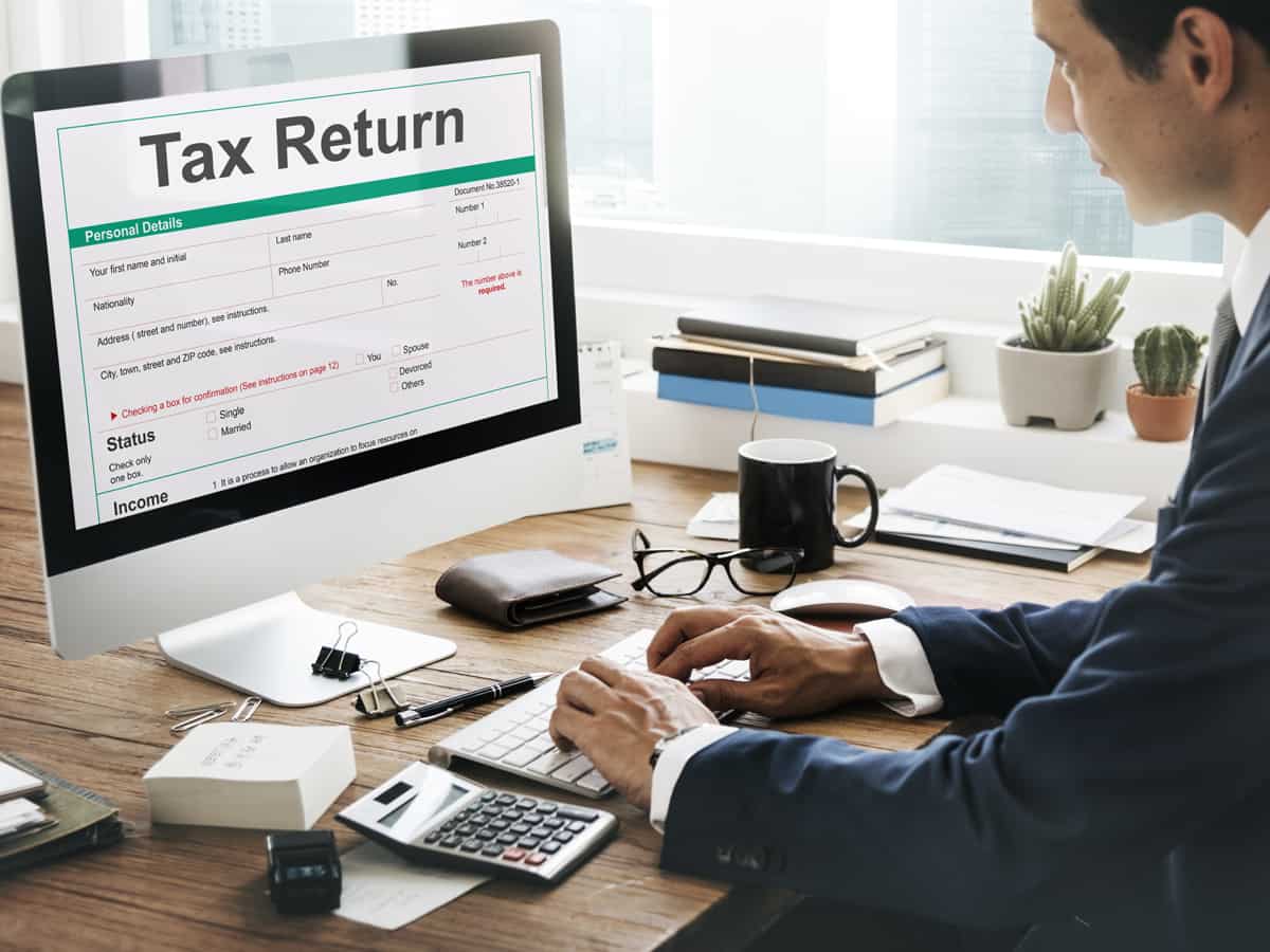 New Income Tax Regime: ITR भरने की हो चुकी है शुरुआत, जानिए किसे नए टैक्स रिजीम में हो जाना चाहिए शिफ्ट?