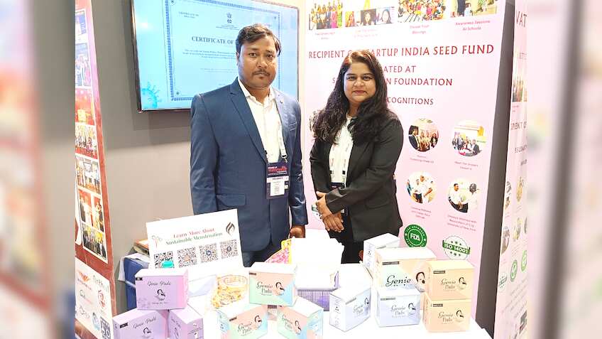 181 दिन में मिट्टी में गायब हो जाता है ये सैनिटरी नैपकिन, अपनी परेशानी से लड़ते-लड़ते शुरू किया बिजनेस, दिलचस्प है इस Startup की कहानी 
