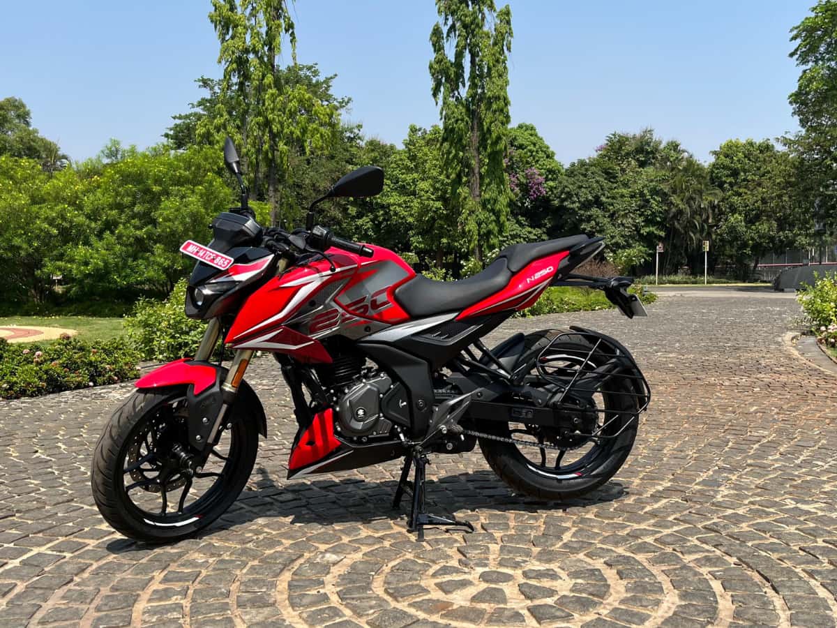 Bajaj Pulsar N250 नए फीचर्स के साथ पेश; पुरानी वाली से सिर्फ ₹829 महंगी, जानिए क्या बदला