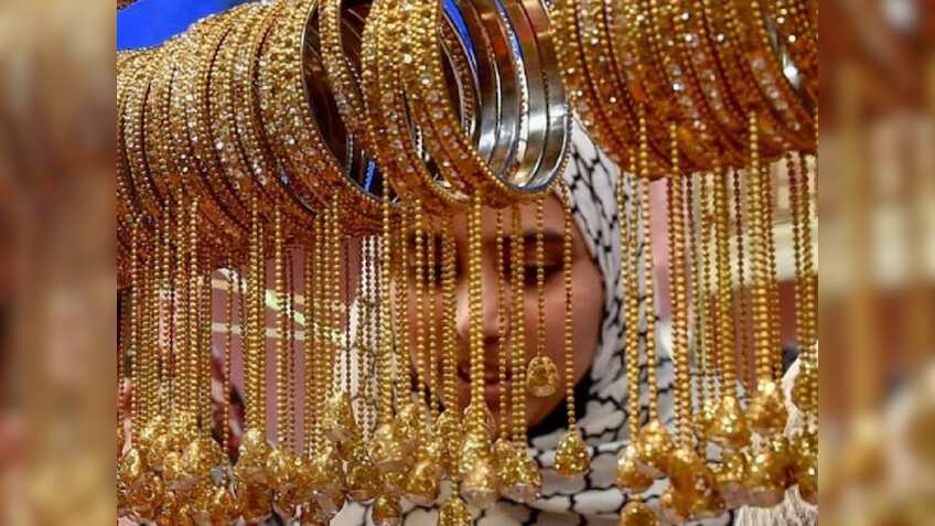लगातार तीसरे दिन महंगा हुआ गोल्ड, जानें ईद के मौके पर कितने रुपये तोला बिक रहा है सोना