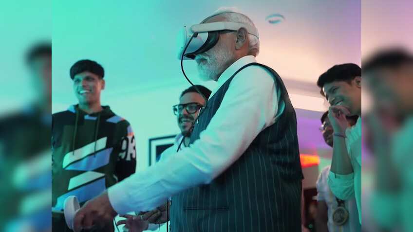 LokSabha Elections 2024: देश के टॉप गेमर्स से मिले पीएम मोदी, VR Headsets पहनकर खेला गेम