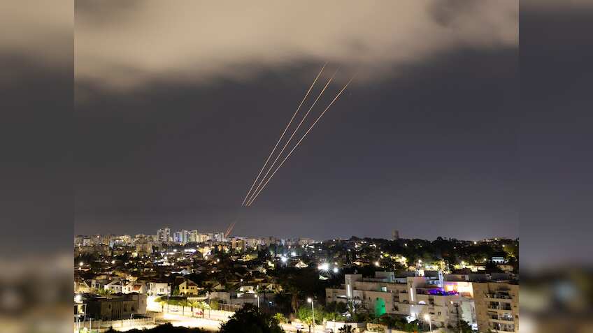 Israel vs Iran War: शुरू हो गया तीसरा युद्द! ईरान ने इजरायल पर दाग दिए 100 से ज्यादा ड्रोन और मिसाइलें
