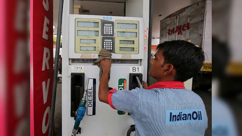 Petrol-Diesel Price: रविवार की सुबह-सुबह क्या पेट्रोल डीजल की कीमतों पर मिली खुशखबरी? चेक करिए अपने शहर का हाल