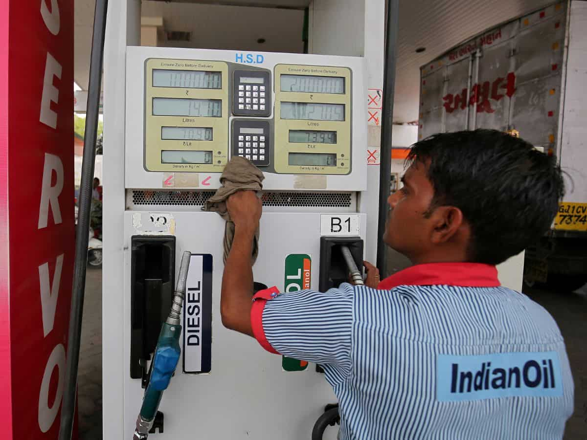 Petrol-Diesel Price: रविवार की सुबह-सुबह क्या पेट्रोल डीजल की कीमतों पर मिली खुशखबरी? चेक करिए अपने शहर का हाल