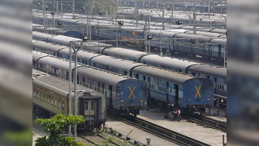गर्मी की छुट्टी के लिए कंफर्म बर्थ का हो गया इंतजाम, रेलवे ने कर दिया 220 स्पेशल ट्रेनों का एलान, देख लें पूरी लिस्ट