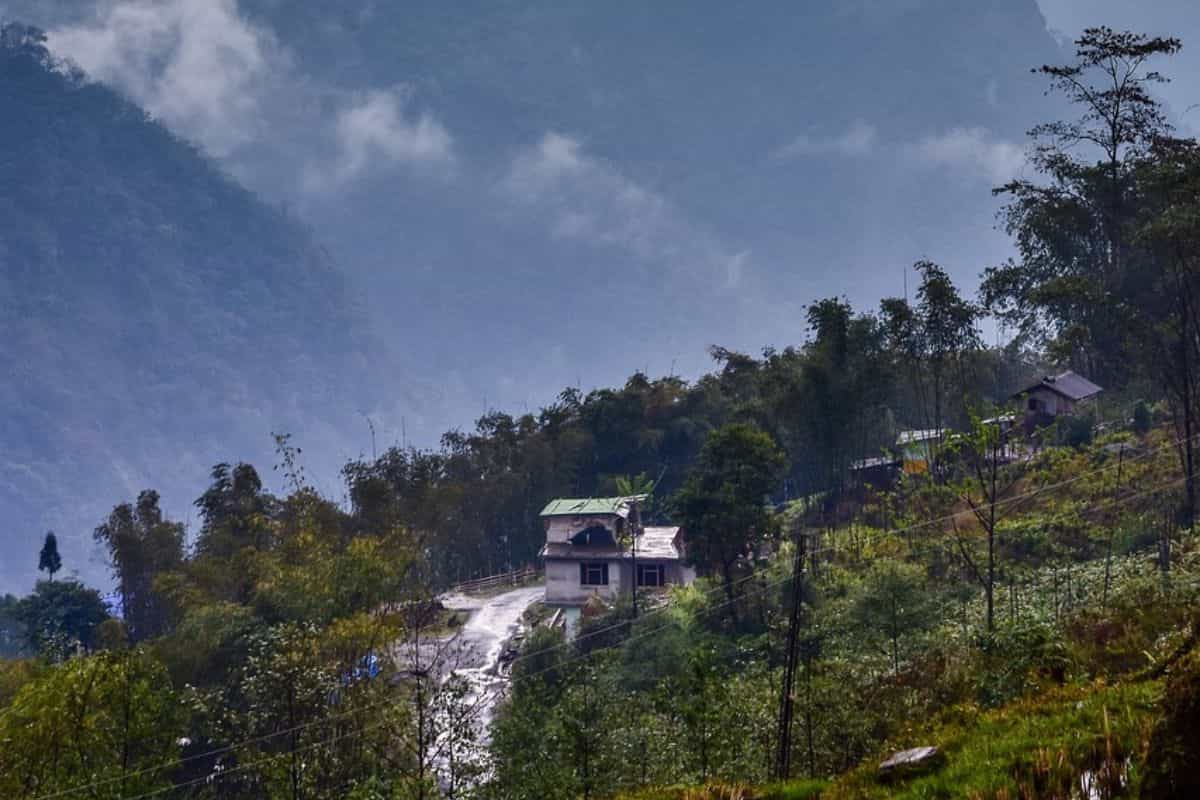 मई में परिवार के साथ घूमने के लिए बेस्ट है पेलिंग, जानें कैसे जाएं और कहां से करें शॉपिंग