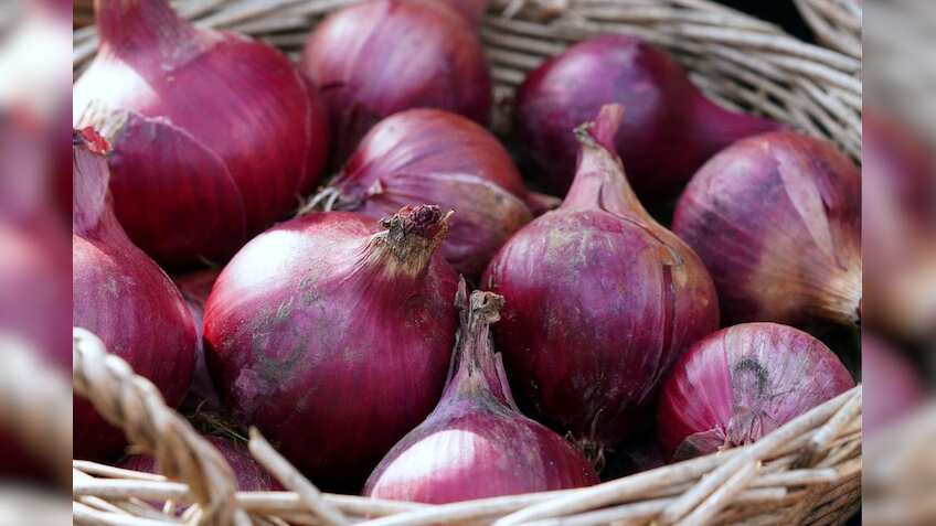 Onion Export: श्रीलंका और UAE को प्याज एक्सपोर्ट करेगा भारत, 10,000 मीट्रिक टन निर्यात की मंजूरी