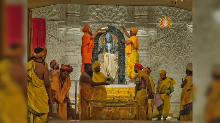 Ram Navami 2024: अयोध्‍या में राम नवमी...राम लला का किया गया दिव्‍य अभिषेक, इस समय होगा सूर्य तिलक