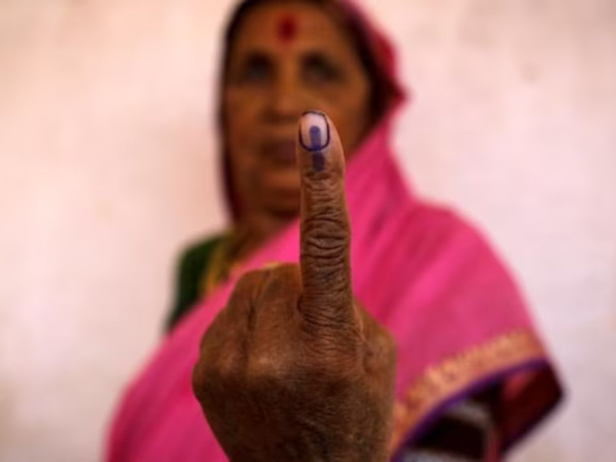 वोटर आईडी कार्ड नहीं तो भी कर सकते हैं मतदान, इन डॉक्यूमेंट्स को दिखाकर भी डाला जा सकता है वोट