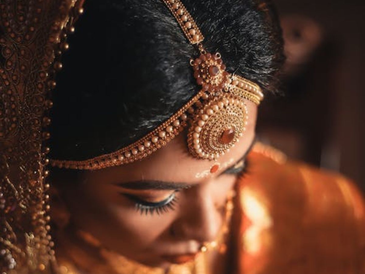 सस्ता हो गया गोल्ड, बाजार में हर 10 ग्राम पर 250 रुपये घटा दाम, जानिए अब कितने में मिल रहा है 1 तोला सोना