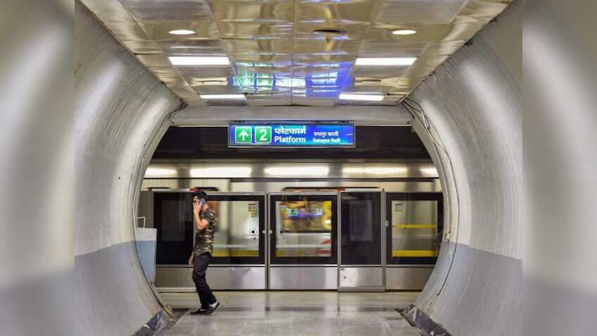 दिल्ली मेट्रो से करते हैं सफर तो ध्यान दें! येलो लाइन पर हो गया बड़ा बदलाव, घर से निकलने के पहले जान लें पूरी बात