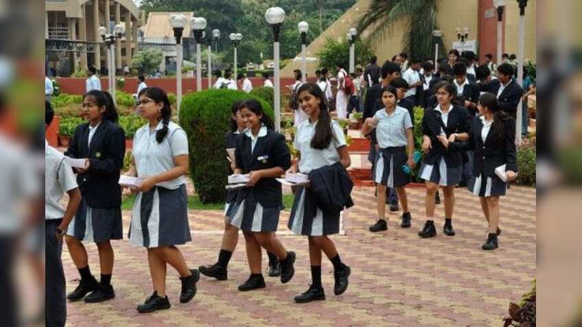 UP Board Results में टॉपर्स की फैक्ट्री बना सीतापुर, शुभम ने 97.80% अंक के साथ किया टॉप, दूसरे स्थान को छोड़कर बाकी सभी इसी जिले के नाम