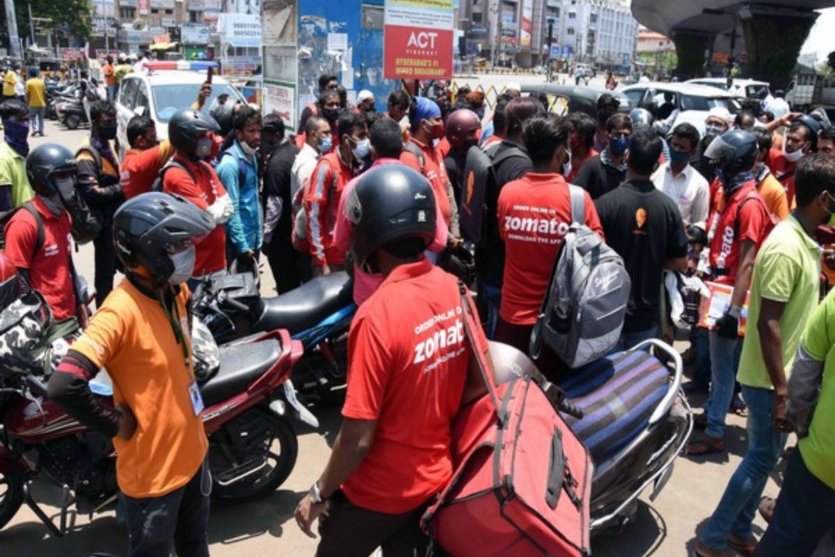 Zomato से खाना ऑर्डर करना हुआ महंगा, प्लेटफॉर्म फीस में 25 फीसदी बढ़ोतरी