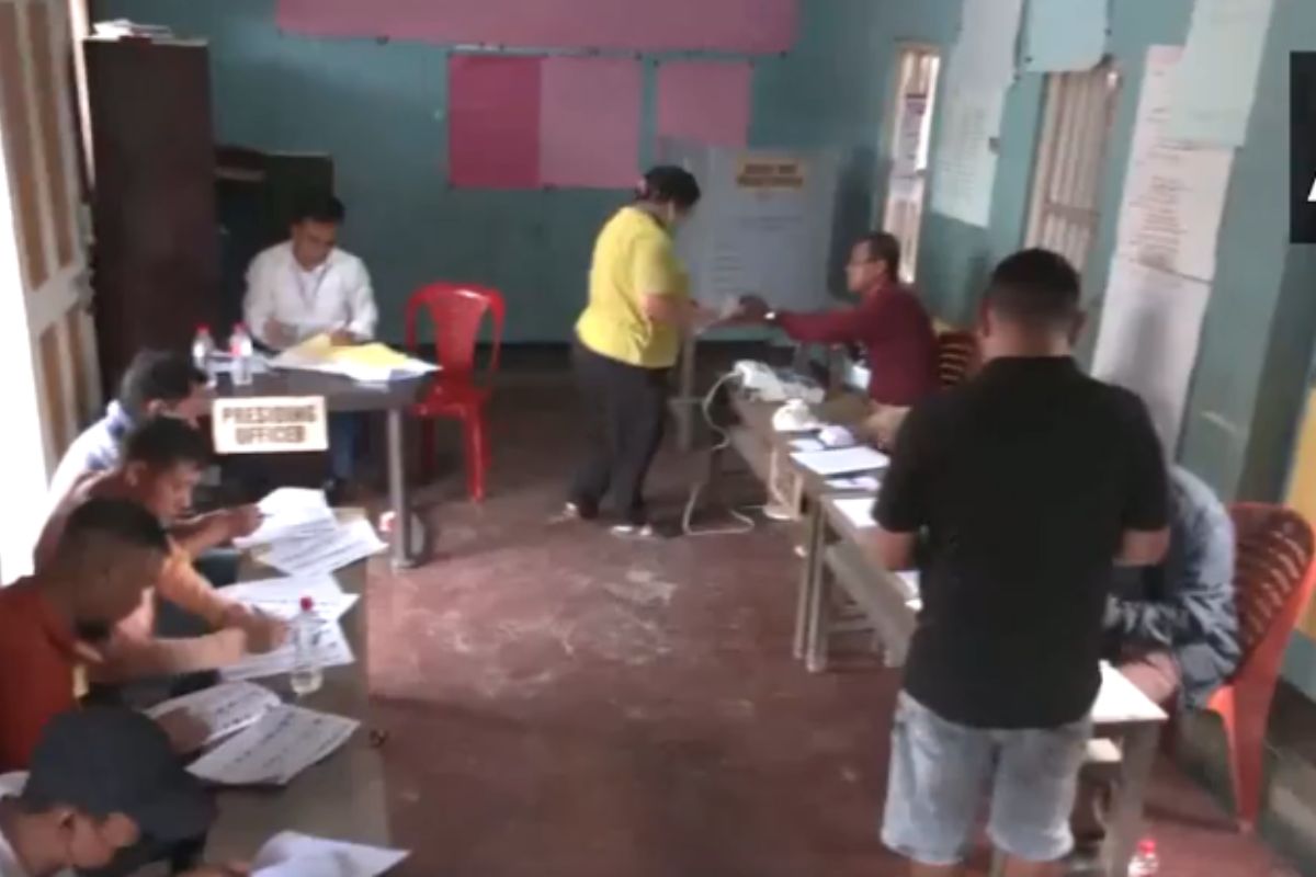 Manipur re-polling: मणिपुर में आज 11 मतदान केंद्रों पर दोबारा हो रही वोटिंग, पहले चरण में हिंसा के कारण लिया गया फैसला