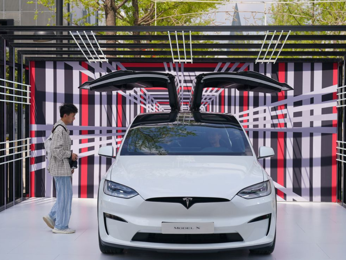 भारत में Tesla की एंट्री टलने के बाद कंपनी ने इस देश में घटाए दाम, जानिए अब कितनी सस्ती मिलेगी कार