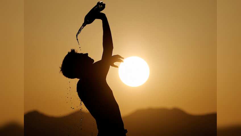 भीषण गर्मी को लेकर चुनाव आयोग की बैठक, मतदान के समय सीमा बढ़ाने पर विचार, पढ़ें IMD का ताजा अपडेट 