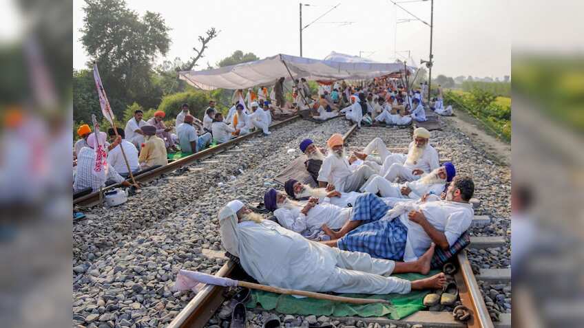 Rail Roko Andolan: किसानों के रेल रोको आंदोलन से बढ़ी यात्रियों की ...