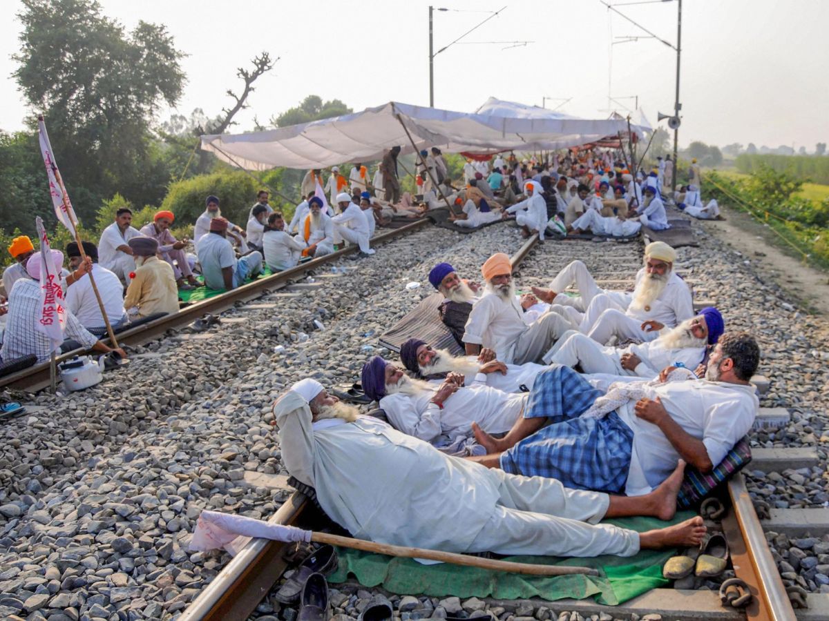 Rail Roko Andolan Rail Roko Andolan: किसानों के रेल रोको आंदोलन से बढ़ी यात्रियों की ...