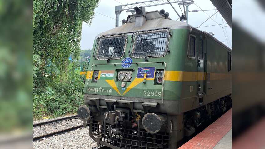 Summer Special Train: गर्मी की छुट्टियों के लिए नहीं मिल रहा कंफर्म टिकट? रेलवे ने 8 नई ट्रेनों का कर दिया एलान