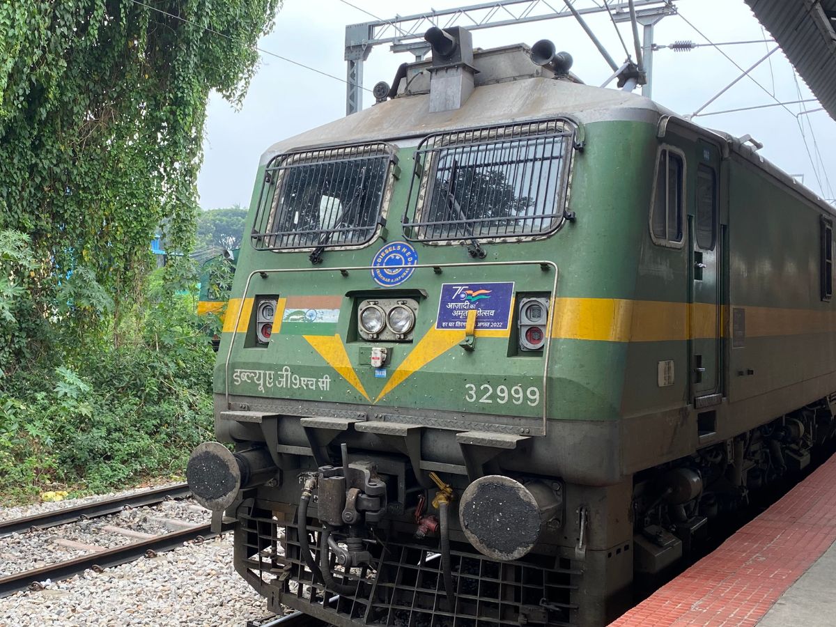 Summer Special Train: गर्मी की छुट्टियों के लिए नहीं मिल रहा कंफर्म टिकट? रेलवे ने 8 नई ट्रेनों का कर दिया एलान