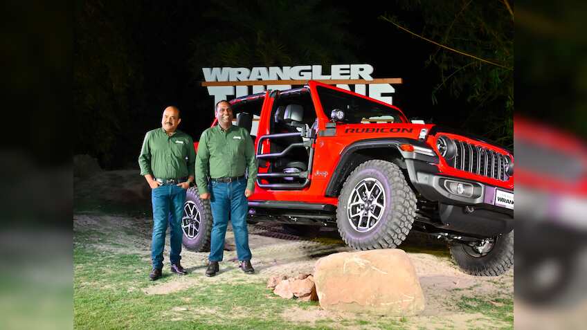 Jeep ने लॉन्च कर दी दमदार 4*4 एसयूवी Wrangler; 85+ सेफ्टी फीचर्स और ऑफरोडिंग का मज़ा, जानें कीमत