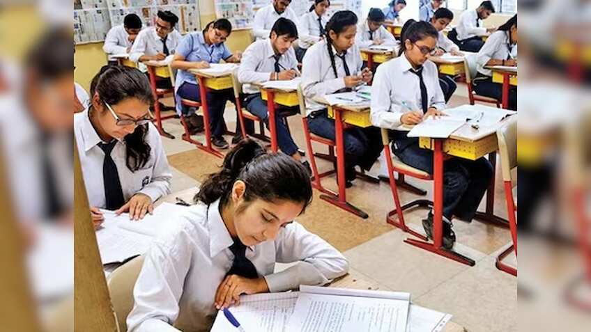 2025 से साल में दो बार होंगे बोर्ड एग्जाम? शिक्षा मंत्रालय ने CBSE से तैयारी करने को कहा, अगले महीने बुलाई बैठक