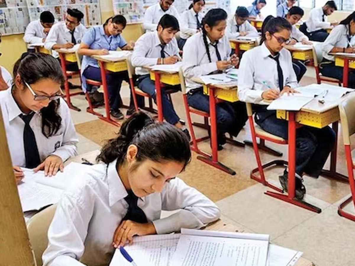 2025 से साल में दो बार होंगे बोर्ड एग्जाम? शिक्षा मंत्रालय ने CBSE से तैयारी करने को कहा, अगले महीने बुलाई बैठक