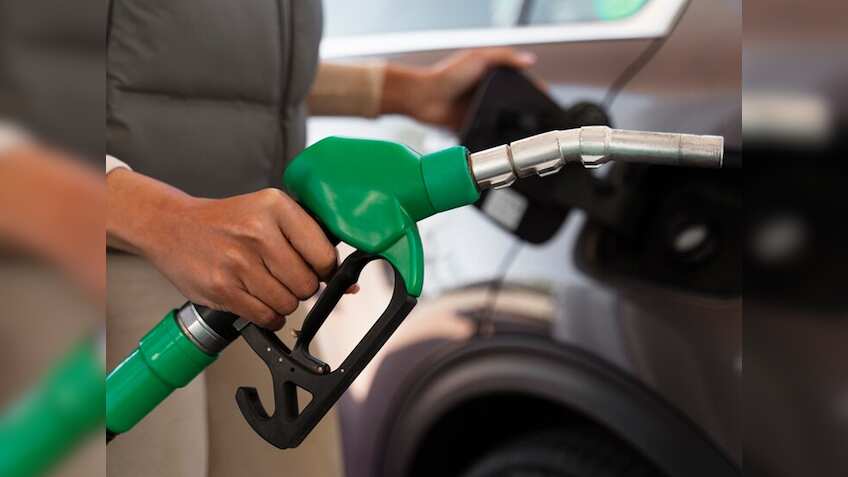 Petrol-Diesel Price 27th April: तेल कंपनियों ने जारी किए नए दाम, जानिए अब आपके शहर में कितने रुपये में मिल रहा है पेट्रोल-डीजल