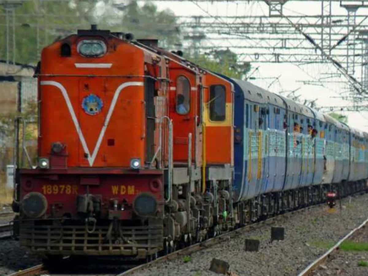 मुंबई से गोरखपुर जाने वालों के लिए खुशखबरी, चलेंगी 4 समर स्पेशल ट्रेन, चेक करें टाइम-टेबल