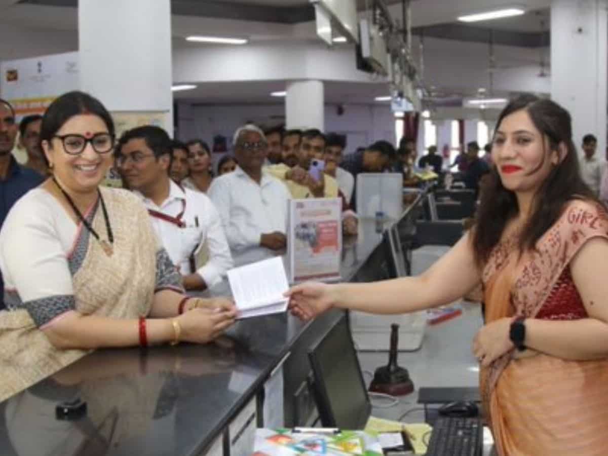 Post Office की इस स्‍कीम में स्‍मृति ईरानी भी कर चुकी हैं निवेश, महिलाओं के पास सिर्फ अगले साल तक मौका, जान लें डीटेल्‍स