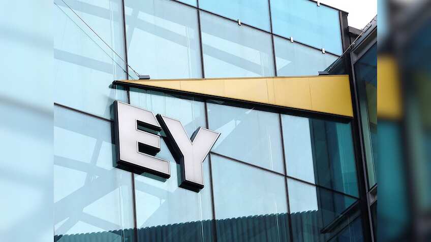 नाम बड़े और दर्शन छोटे: EY India की 3 इकाइयों ने किया प्रोफेशनल मिसकंडक्ट, दोषी CA पर ICAI ने लगाया 3 साल का बैन और भारी जुर्माना