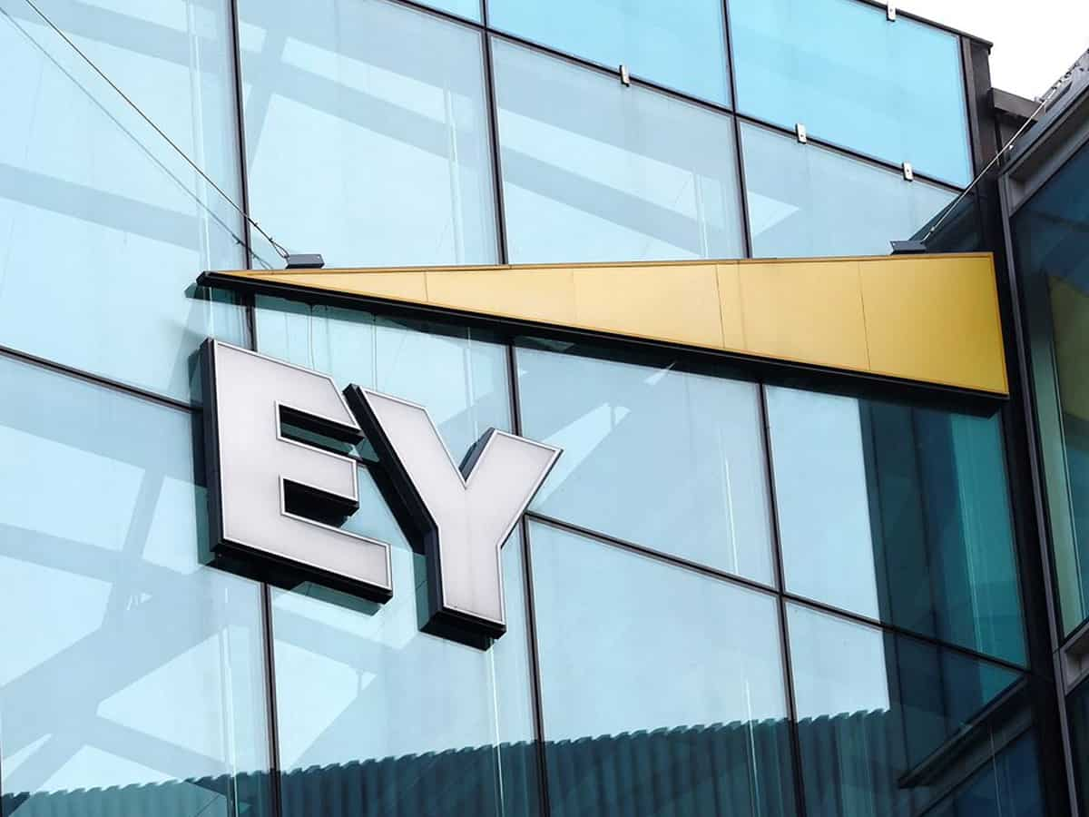 नाम बड़े और दर्शन छोटे: EY India की 3 इकाइयों ने किया प्रोफेशनल मिसकंडक्ट, दोषी CA पर ICAI ने लगाया 3 साल का बैन और भारी जुर्माना