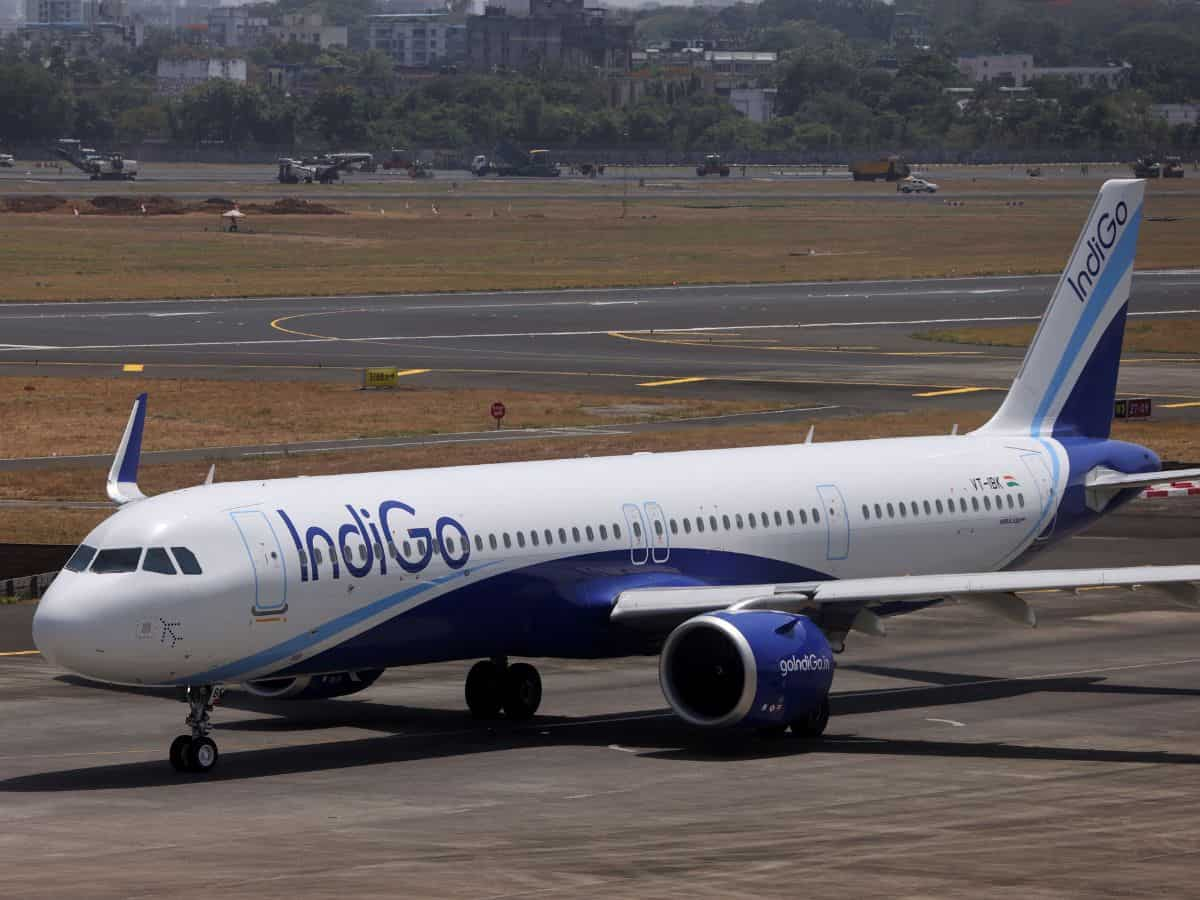 दुबई जाने वाले पैसेंजर्स ध्यान दें! IndiGo, Vistara ने खराब मौसम को लेकर जारी की एडवायजरी, अभी जान लें