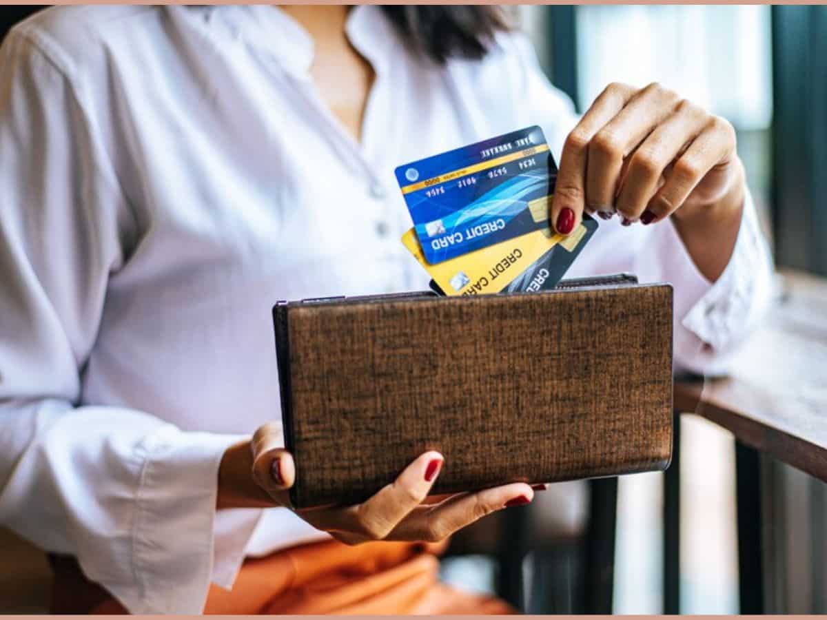 एक क्रेडिट कार्ड से ज्‍यादा रखने से बचें