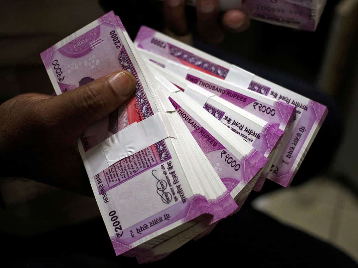 ₹2000 के नोट को लेकर आया बड़ा अपडेट, मार्केट में अभी भी हैं इतने नोट, आपके पास भी है तो जान लें कैसे होगा वापस?