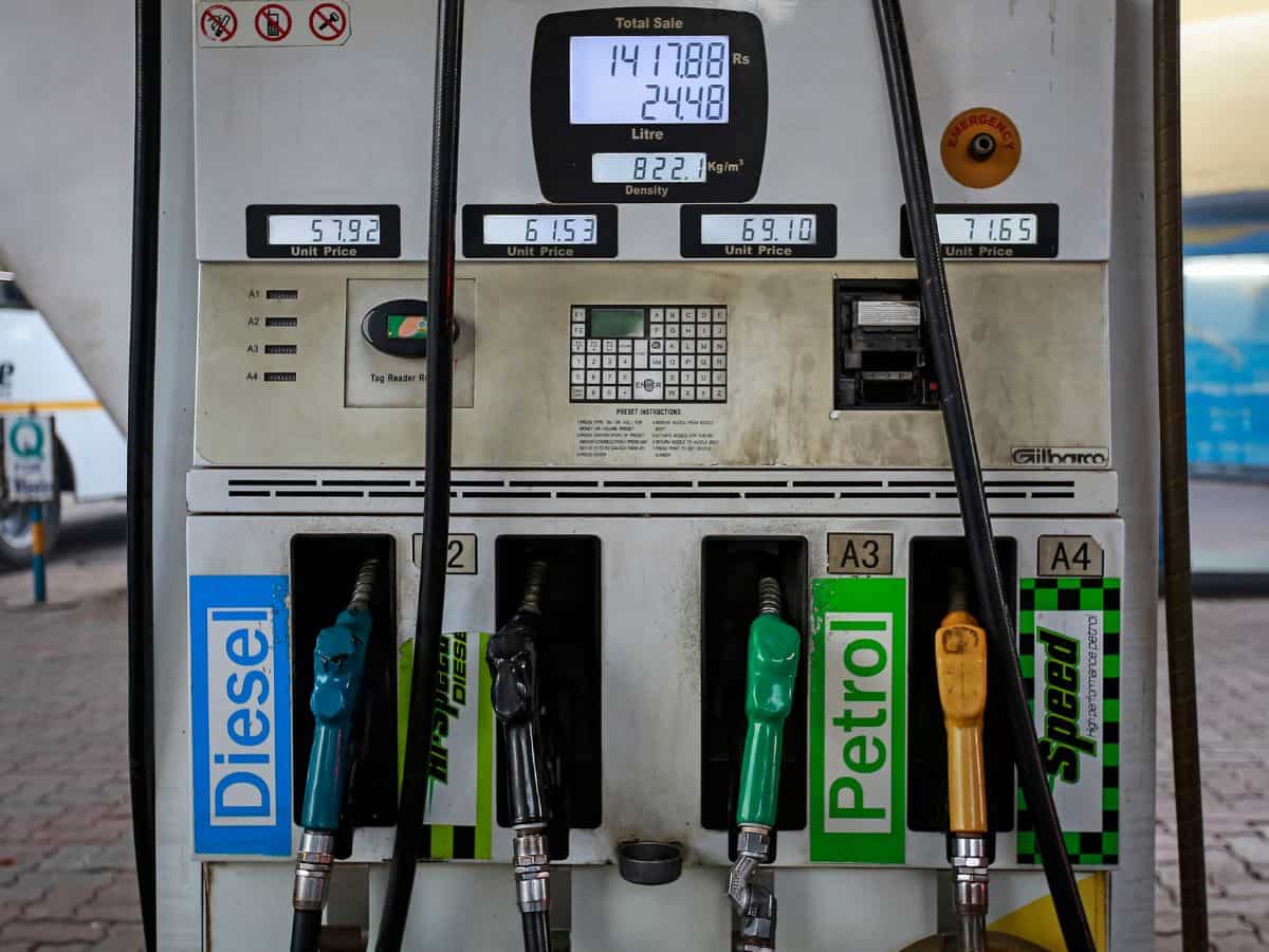 Petrol-Diesel: 5 मई की सुबह लोगों को मिली पेट्रोल-डीजल की कीमतों पर खुशखबरी? चेक करिए अपने शहर का हाल