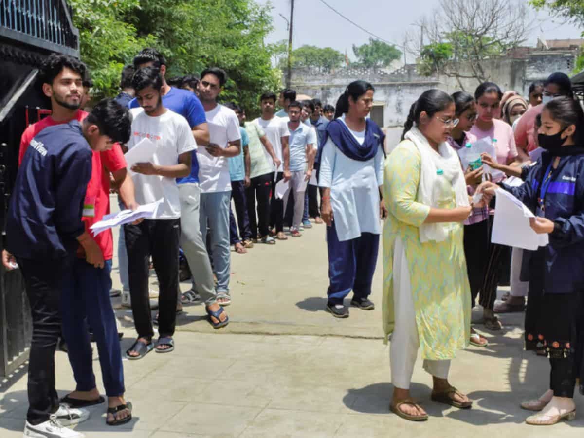 NEET UG 2024 Paper Leak: क्या सच में कड़ी सुरक्षा के बीच लीक हो गए नीट के पेपर? NTA ने बताई पूरी बात