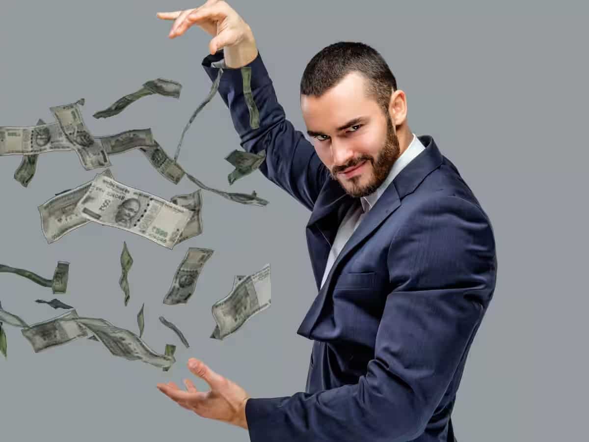 Job करते हुए भी इन 3 तरीकों से कमा सकते हैं Salary से भी ज्यादा पैसे! आपके एंप्लॉयर को भी नहीं होगा ऐतराज