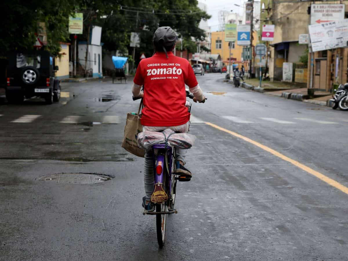 घाटे से मुनाफे में आई Zomato, रेवेन्यू 73% बढ़ा; लेकिन फिर भी लुढ़क गया Stock, जानें क्यों?