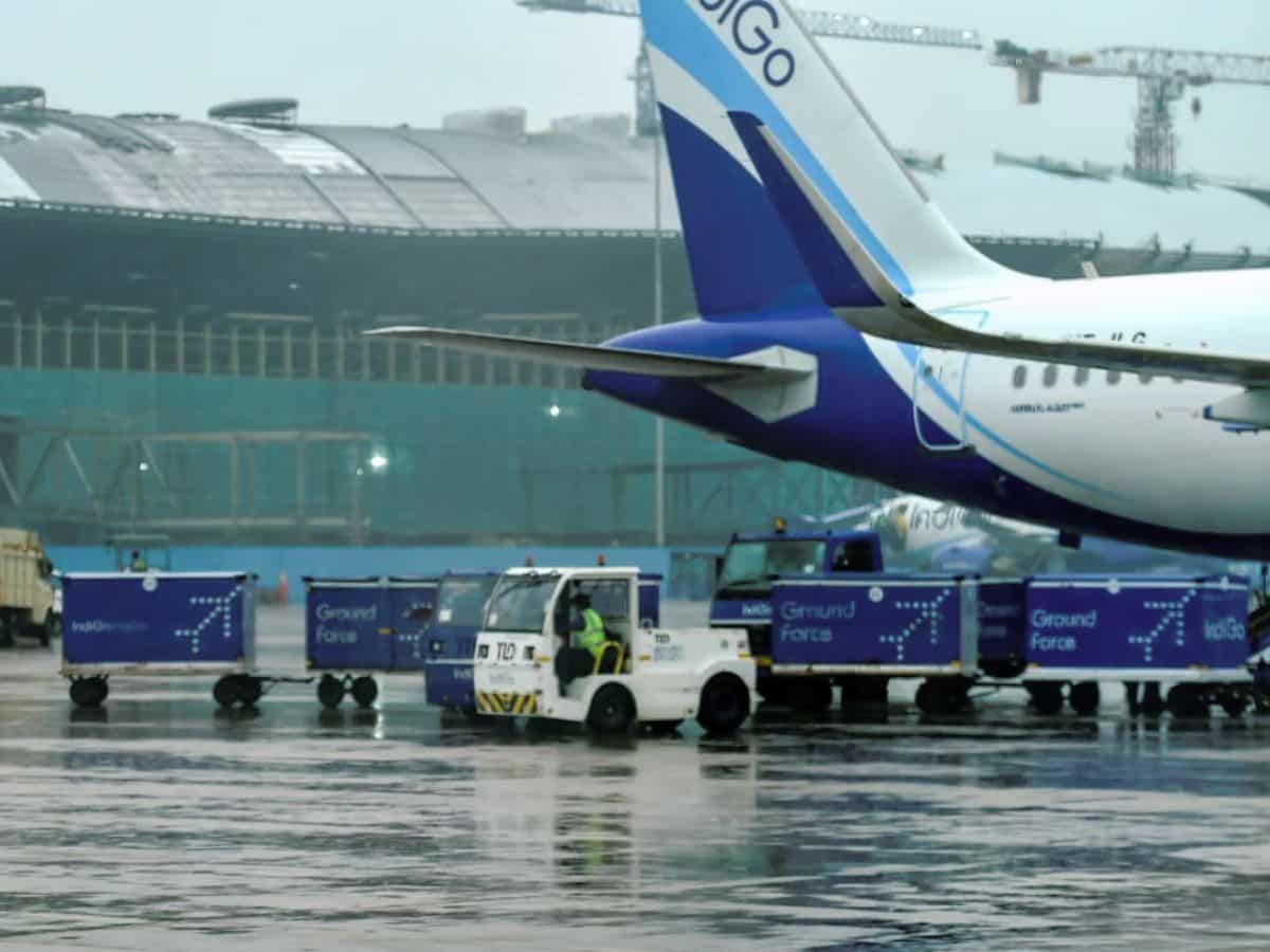 मुंबई में मौसम ने मारी पलटी! धूलभरी आंधी के साथ आई भारी बारिश, ठप्प पड़ गया मुंबई एयरपोर्ट