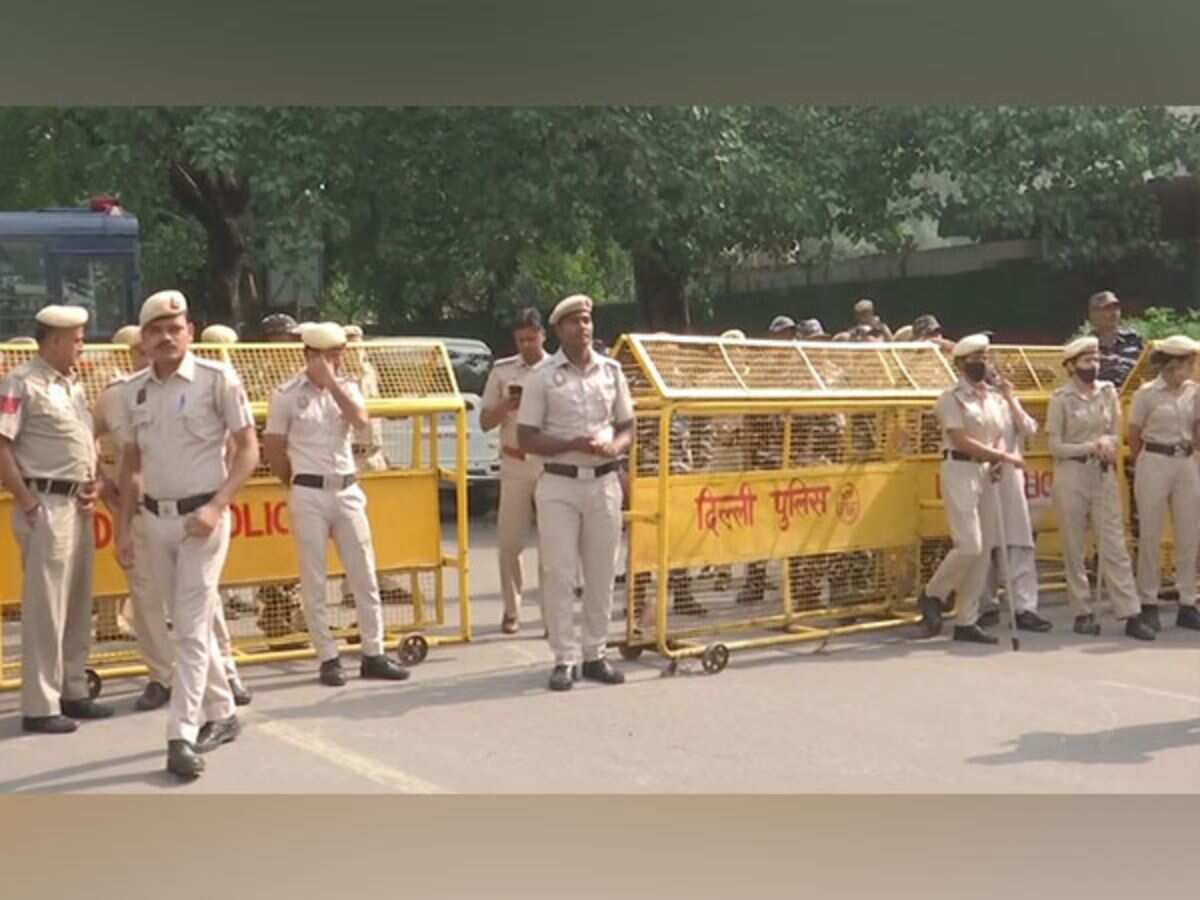 Delhi Bomb Threat: स्‍कूलों के बाद अब दिल्ली के Hospital को बम से उड़ाने की धमकी, लिस्‍ट में हैं इन अस्‍पतालों के नाम